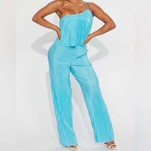 Fashion Nova Women’s Medium Aqua Romper/Jumpsuit